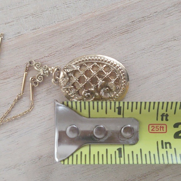 Vintage 1928 Gold Tone Locket - Picture 7 of 8
